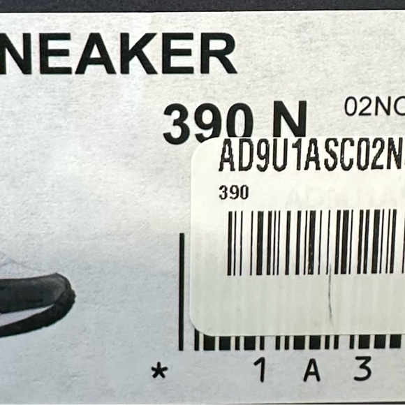 authentic Louis Vuitton sneaker - Picture 2 of 5